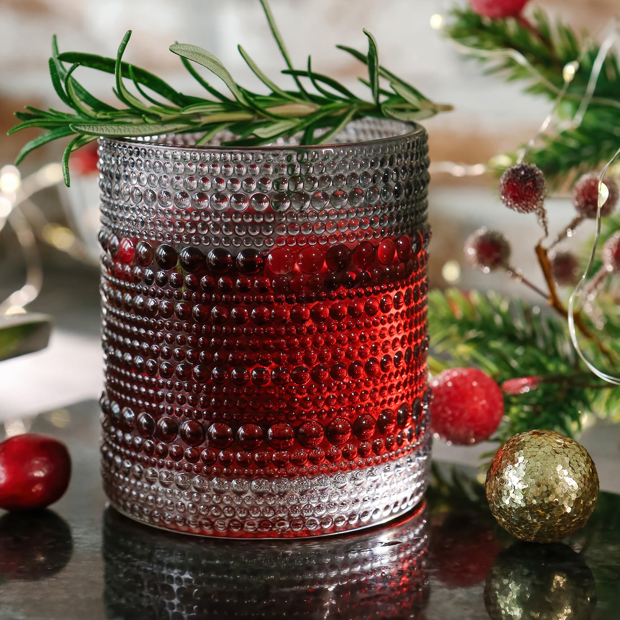 Vasos Kate Aspen con grabado circular y estilo retro para exhibir.