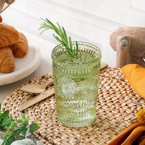 Vaso Kate Aspen para agua e infusiones, con estrías verticales elegantes.