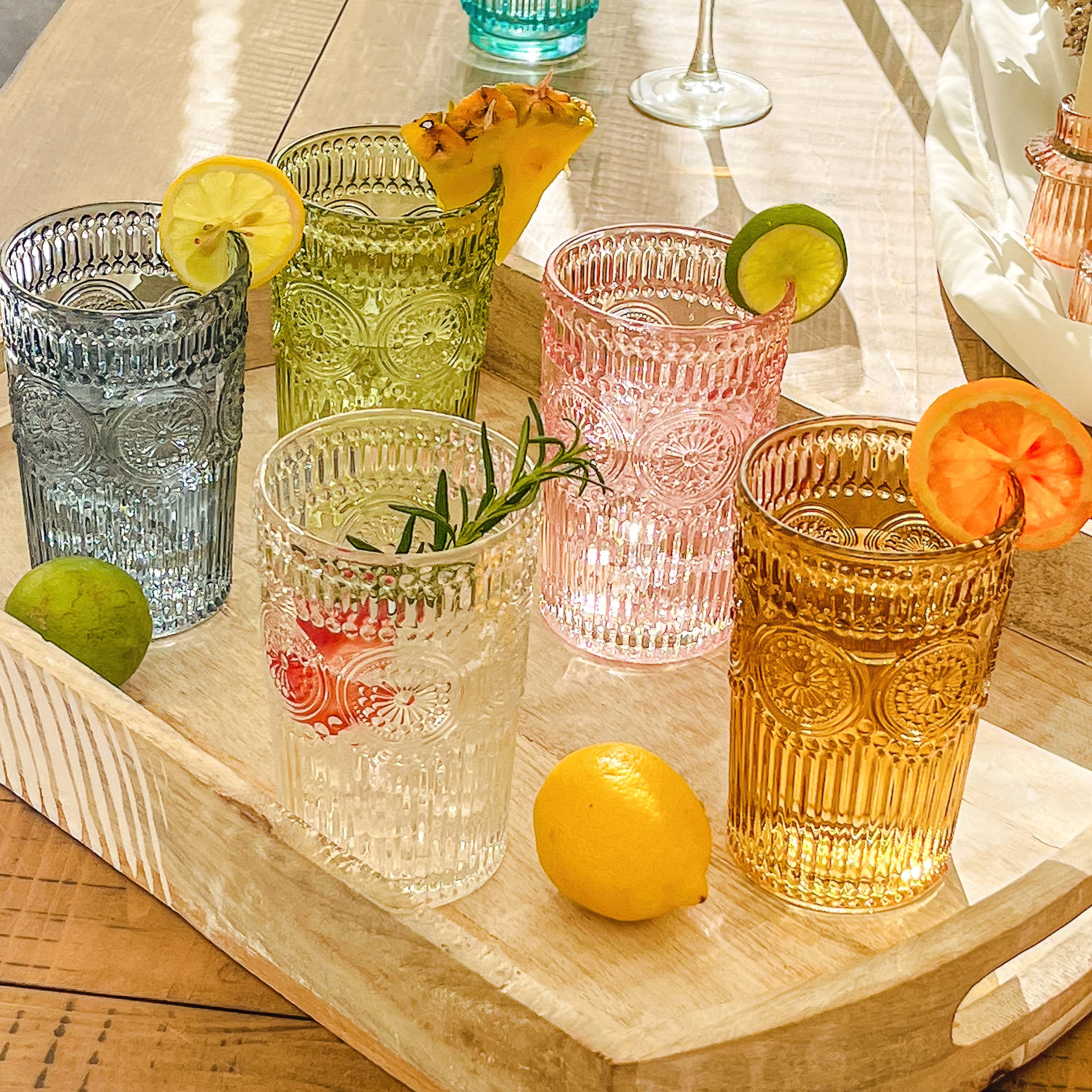 Vaso Kate Aspen para cócteles verde vintage, añade estilo a celebraciones.