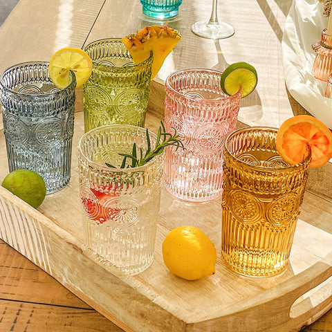 Vaso Kate Aspen para cócteles verde vintage, añade estilo a celebraciones.