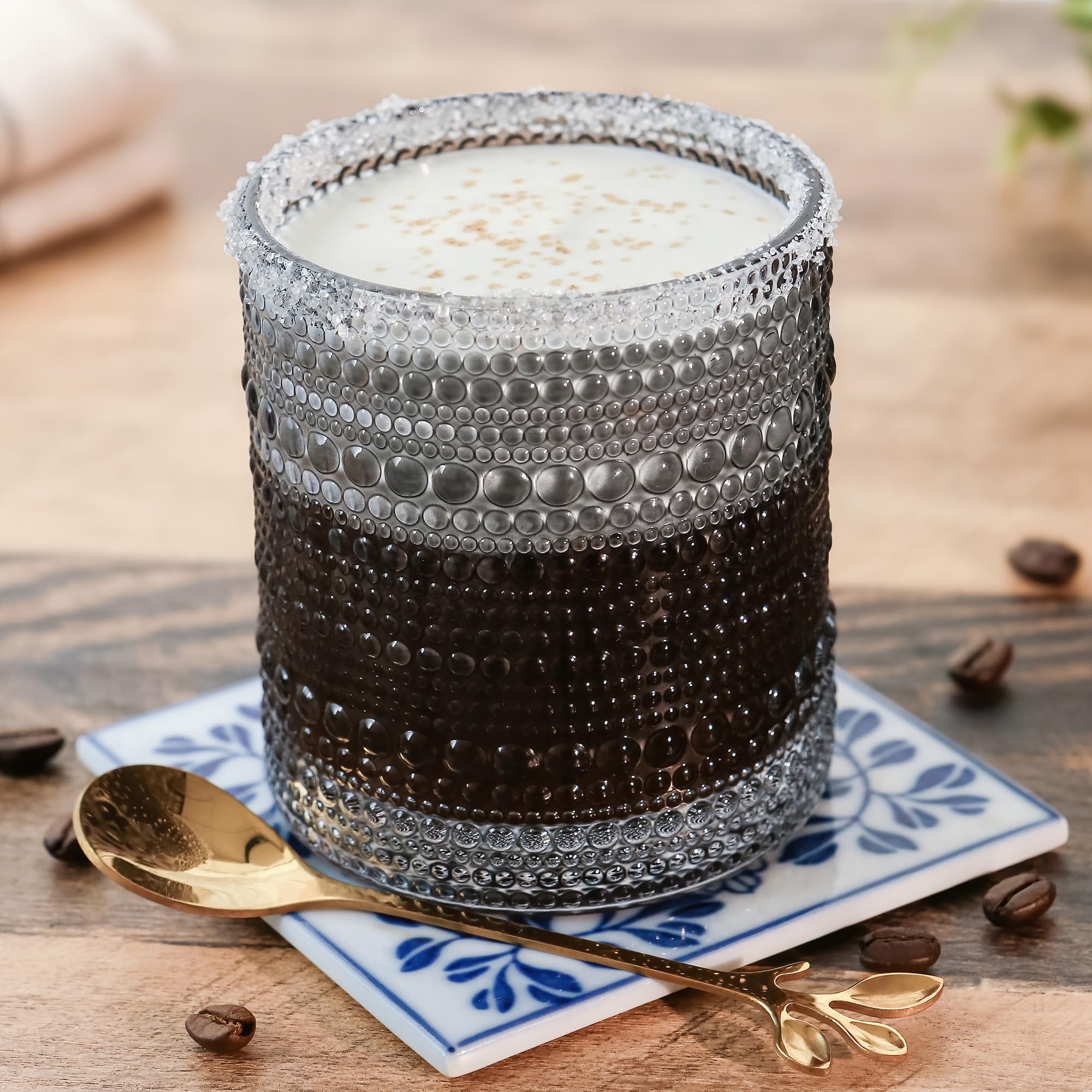 Vasos Kate Aspen con patrón texturizado y diseño vintage para barra.