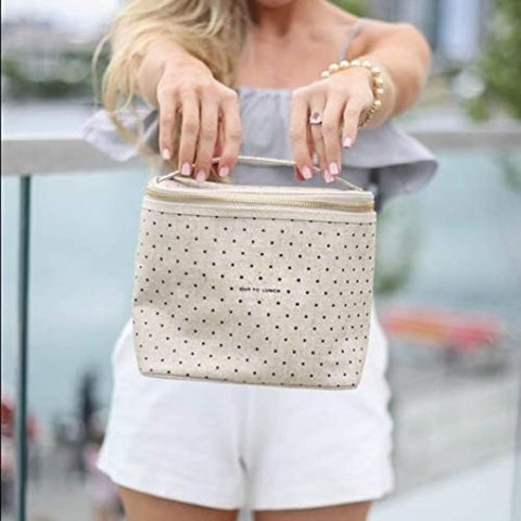 kate spade new york diseño compacto, ideal para bolsos pequeños y vida diaria.