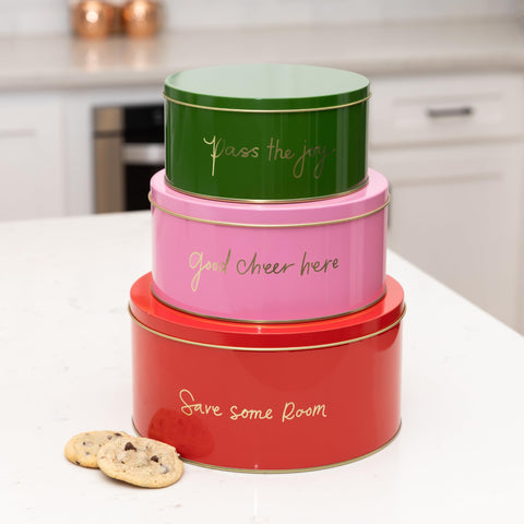 kate spade new york lata decorativa con diseño navideño, ideal para regalos o almacenamiento festivo.