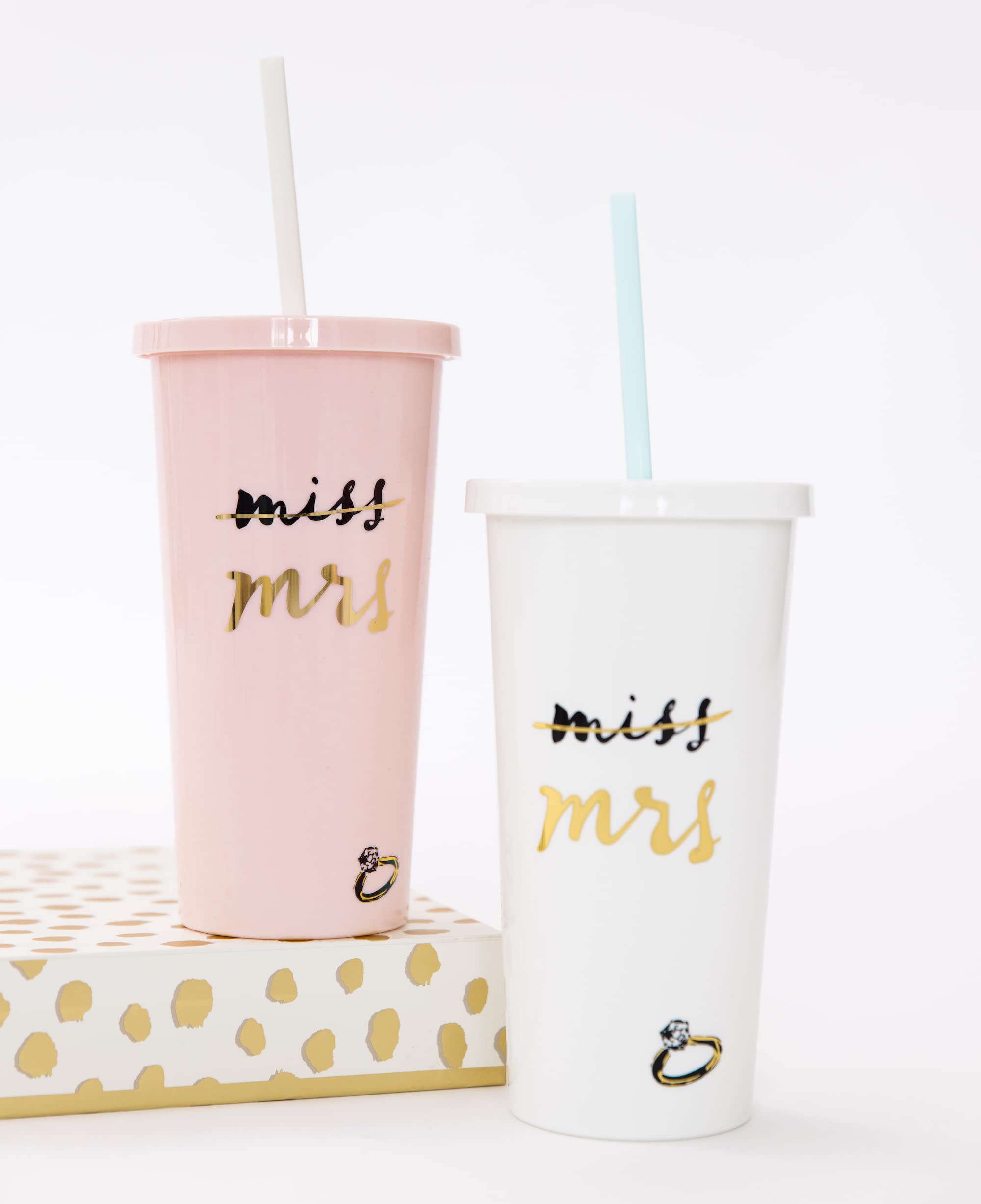Capacidad de 20 oz, Kate Spade New York, ideal para días ocupados.