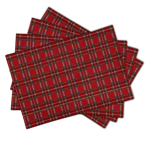 Manteles Kawani con diseño buffalo plaid, ambiente festivo en el comedor.