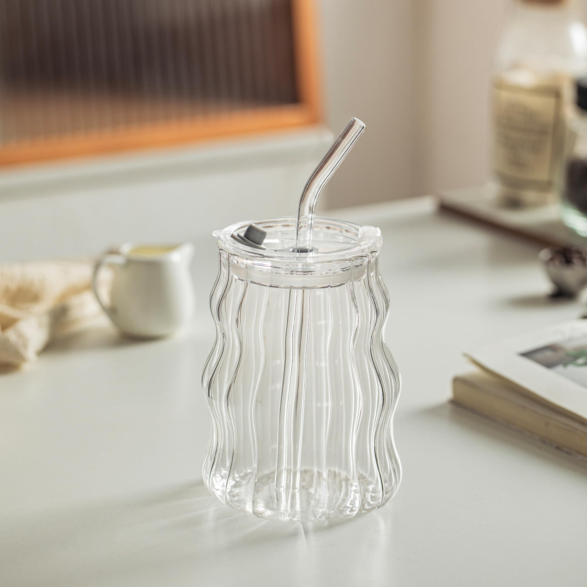 Vaso acanalado KEMORELA 540 ml, regalo ideal para amantes de bebidas.