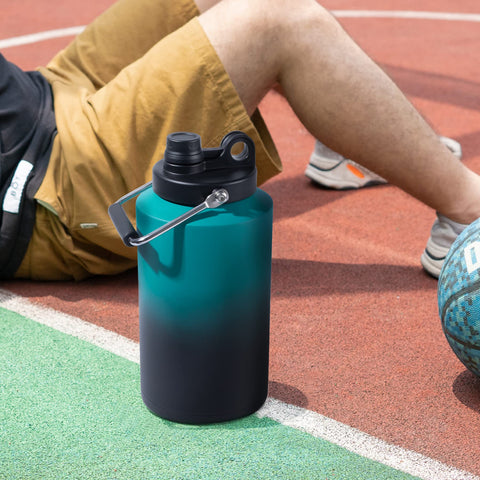 Uso al aire libre con Kerilyn: camping, viaje y deporte con agua lista.