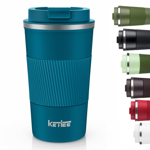 Taza de viaje KETIEE con tapa sellada para evitar derrames durante el trayecto.