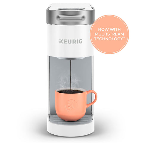 Keurig K-Slim con diseño delgado y elegante para encimeras estrechas.