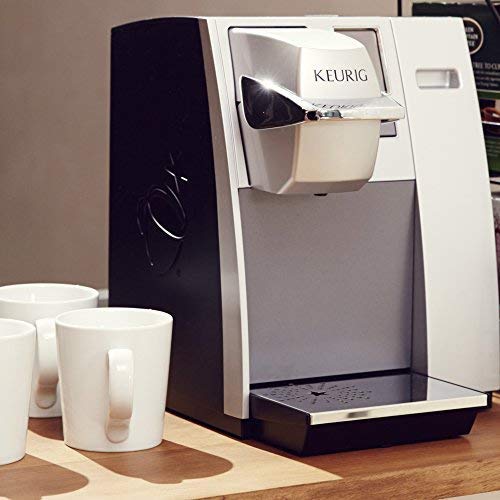 Keurig K155 Office Pro en acabado plateado, estilo profesional para oficina.