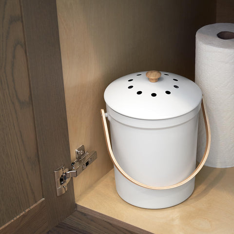 Ventilación y filtración para una experiencia de compostaje más fresca.