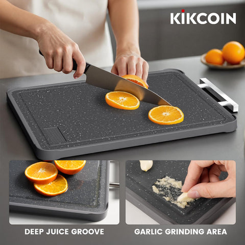 Tabla Kikcoin con canal de jugos profundo para mantener la encimera limpia.