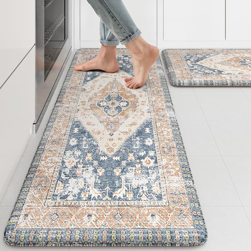 Alfombra KIMODE de cocina azul y dorado, rectangulares, ideal para zonas de alto tránsito.
