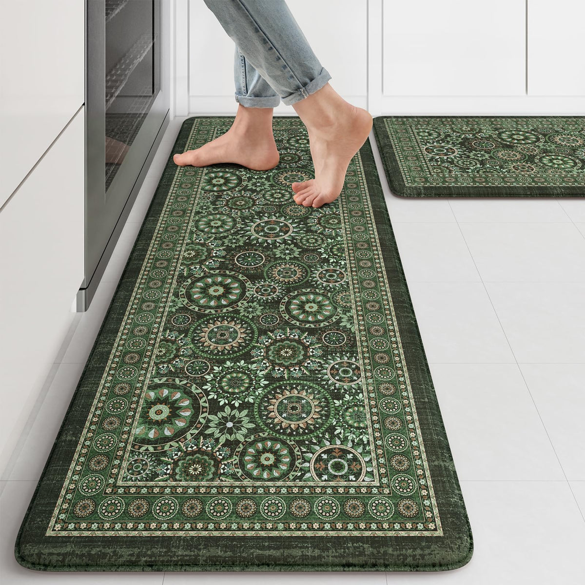 Almohadilla KIMODE 17x47, primer plano, anti-fatiga para pies y espalda en la cocina.