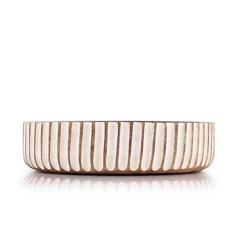 Kimona frutero de madera, ideal para servir fruta o aperitivos.