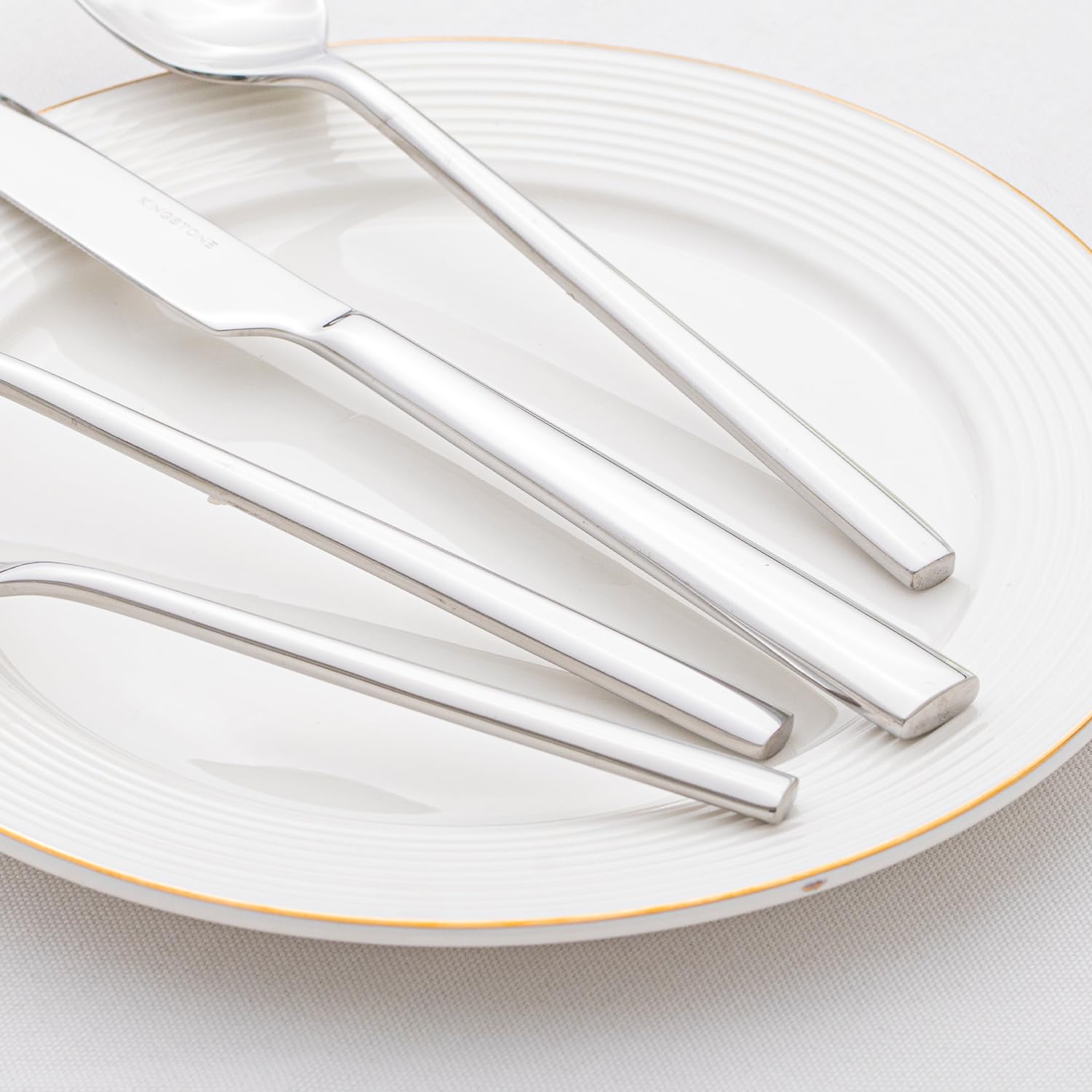 KINGSTONE acabado espejo y diseño elegante, aporta brillo y estilo a cada comida.