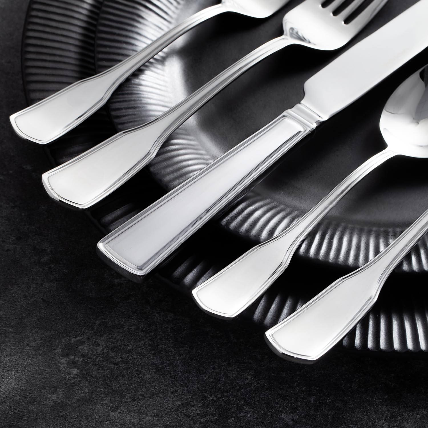 Kingstone diseño moderno con acabado espejo que realza la mesa