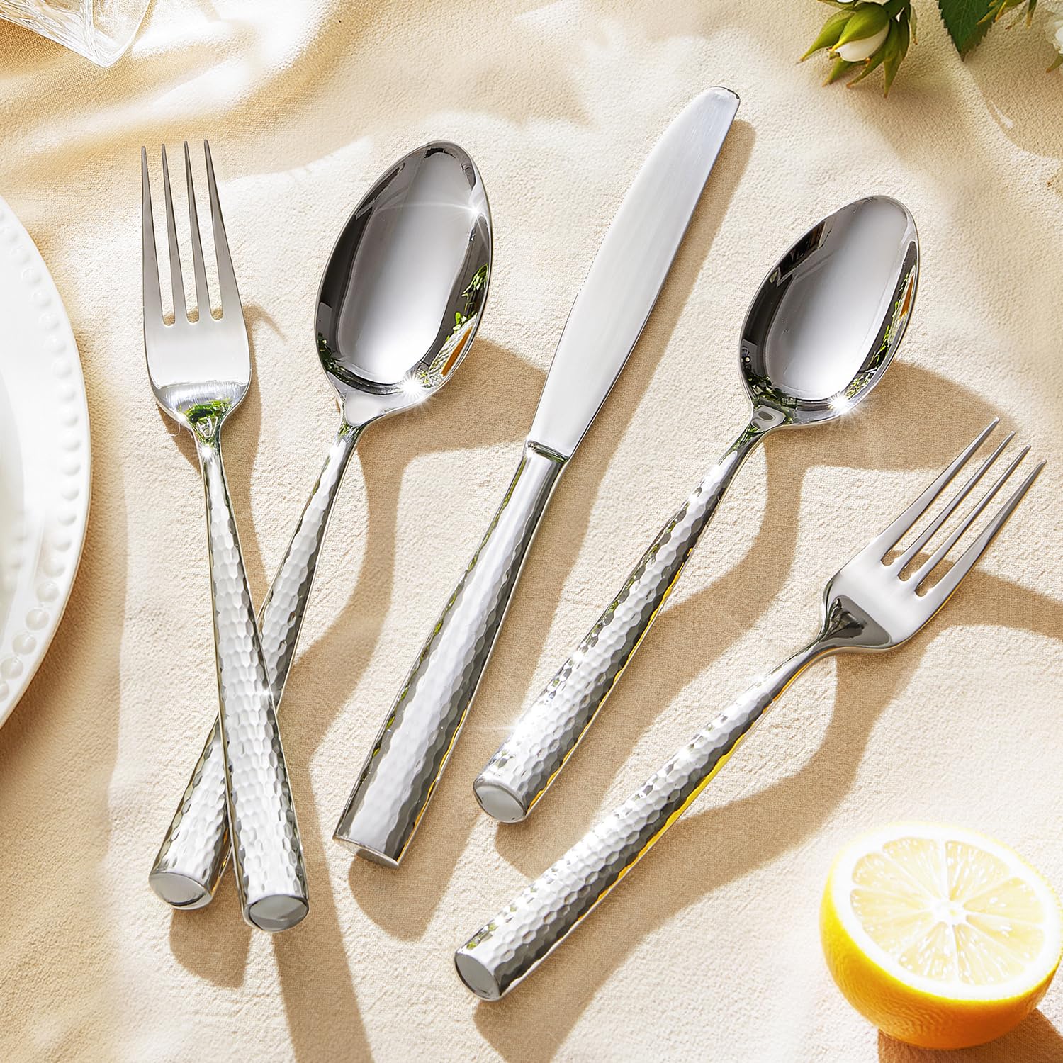 Kingstone cuchara de cena martillada, versátil para sopas y guisos.