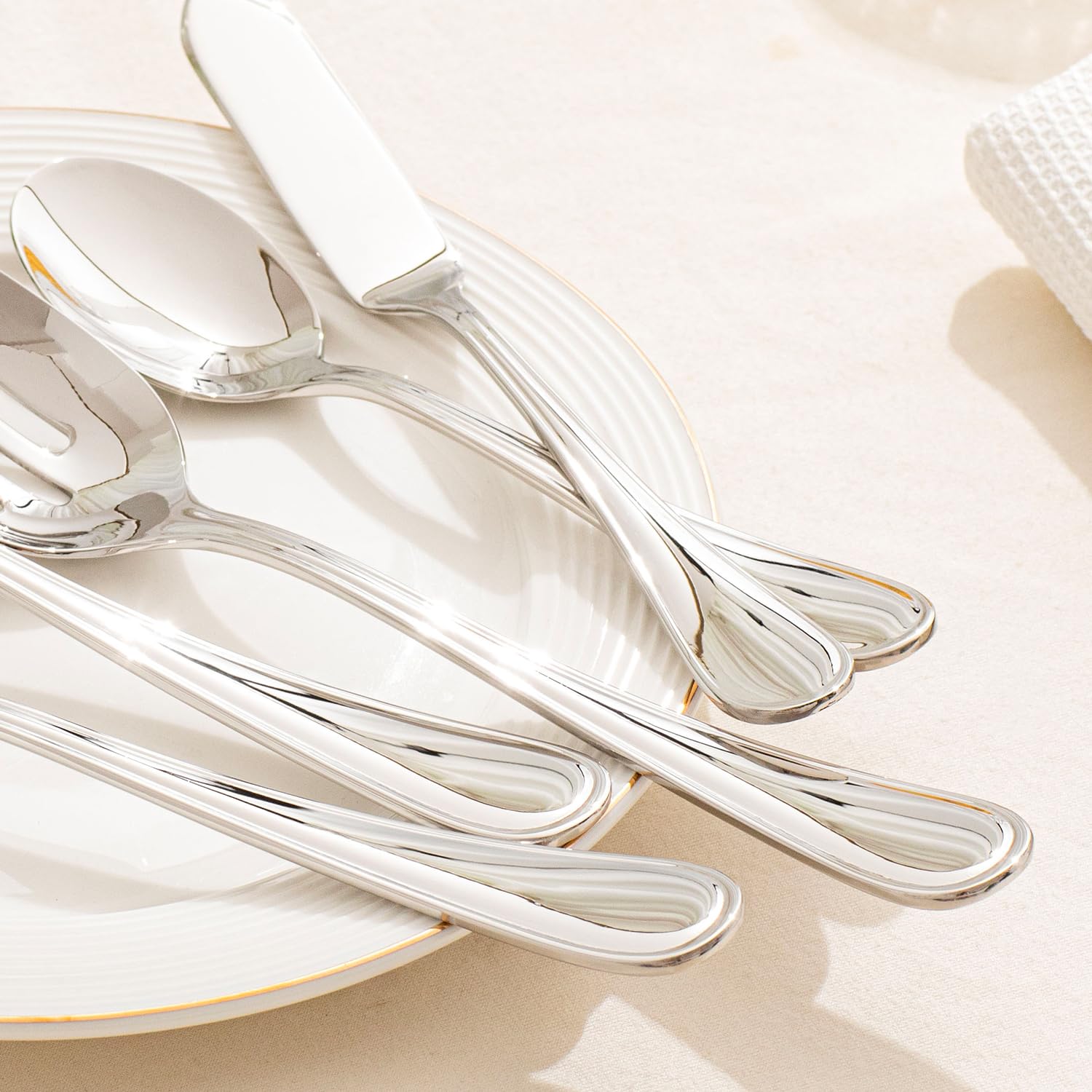 KINGSTONE cucharon-de-sopa-teardrop ideal para sopas y caldos calientes.