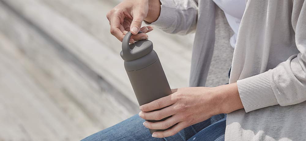 Kinto Dayoff Tumbler capacidad 500 ml lista para bebidas calientes o frías.