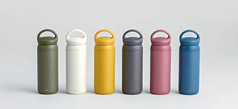 Kinto Dayoff Tumbler mantiene frío varias horas, ideal para días soleados.