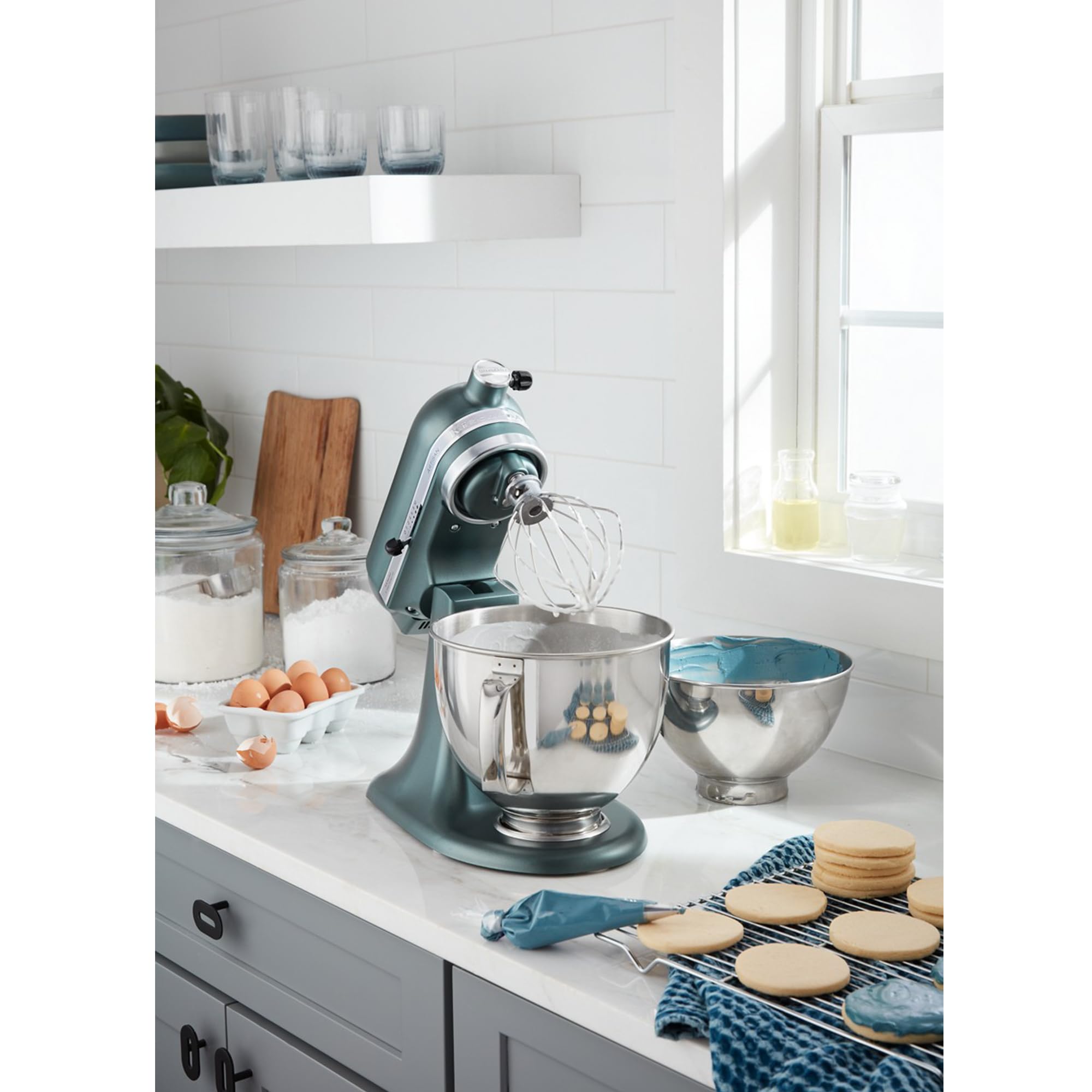 Acabado Juniper en la KitchenAid Artisan, estilo moderno en la encimera.