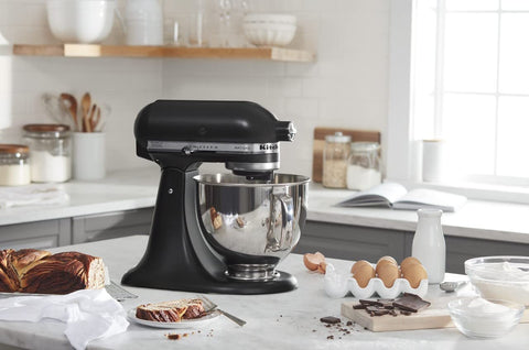 KitchenAid: cuenco de acero inoxidable con asa para lotes grandes.