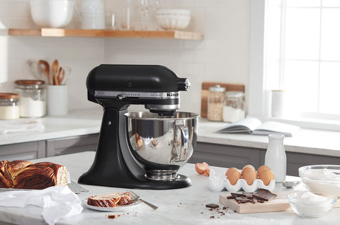 KitchenAid Artisan: detalle del cabezal inclinable para acceso cómodo.