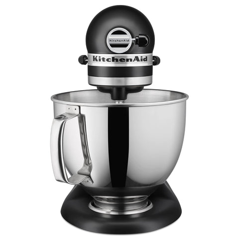 KitchenAid Artisan con escudo vertedor negro mate para verter con precisión.