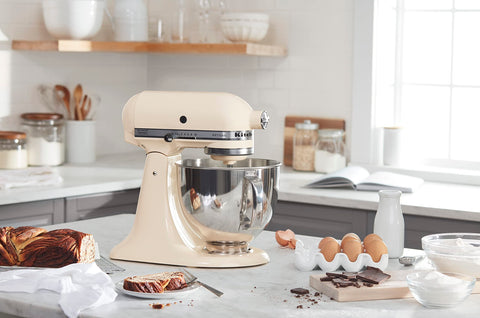 Selector de velocidades en KitchenAid Artisan, permite mezclar, batir o amasar con precisión