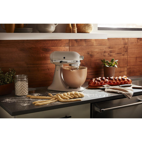Tazón cerámico KitchenAid 5 cuartos apto para horno para templar chocolate.
