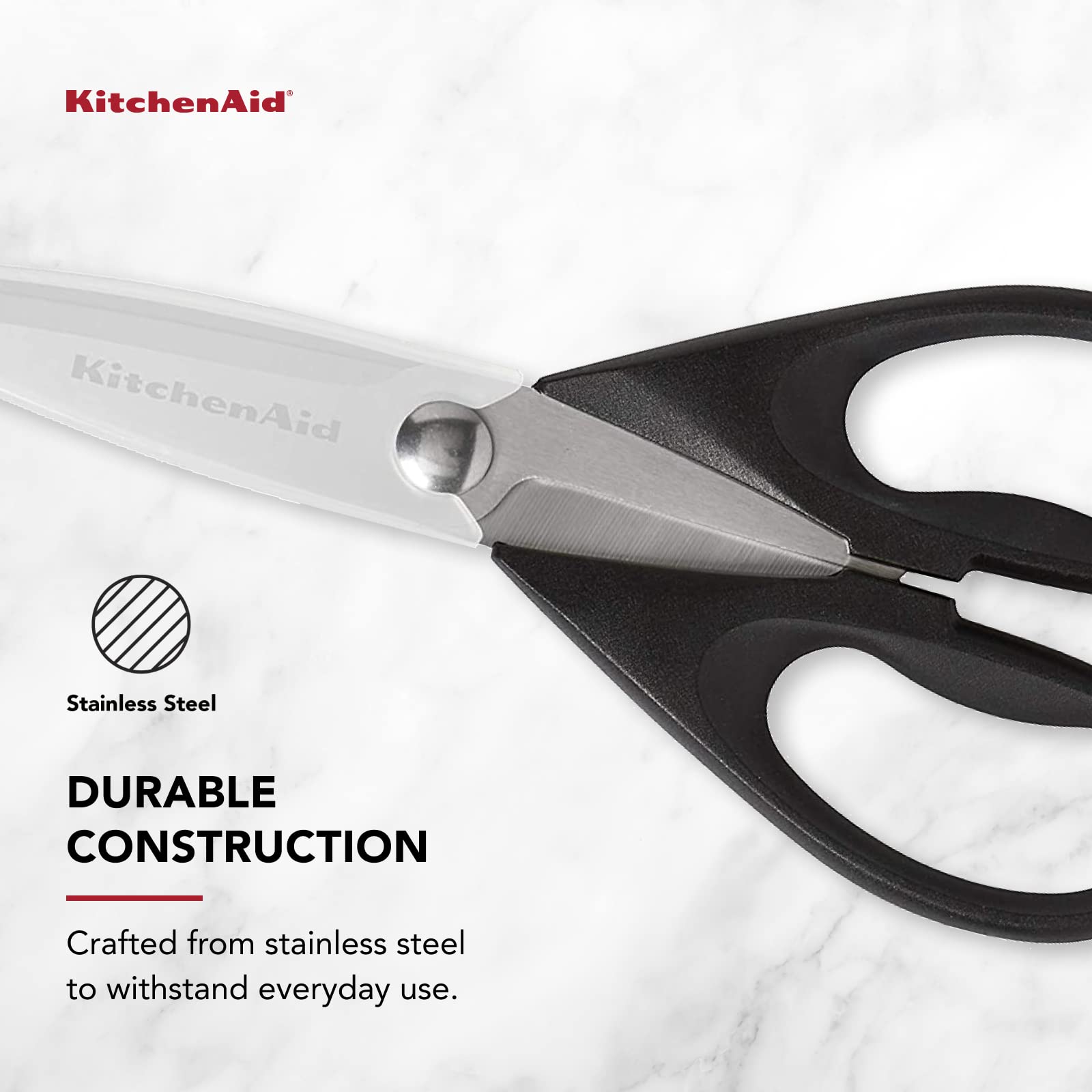 KitchenAid tijeras en uso en la cocina facilitando cortes rápidos