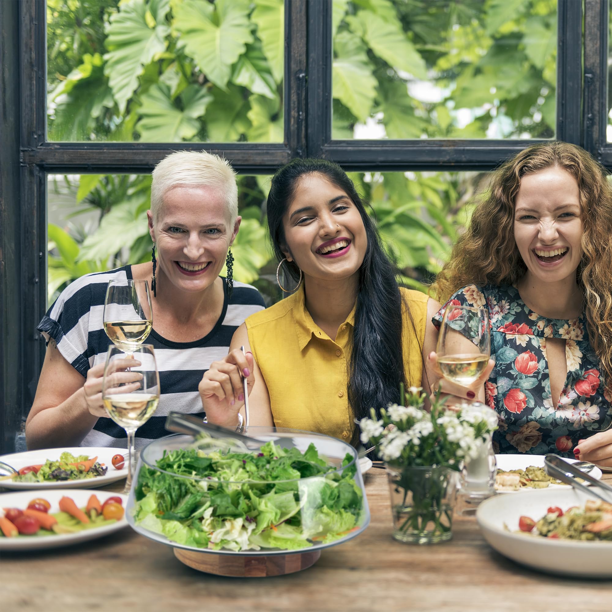 Conjunto de utensilios y ensaladera KITEISCAT para reuniones familiares.