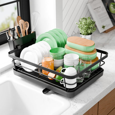 Kitsure escurridor de platos compacto, vista frontal, ideal para encimeras pequeñas.