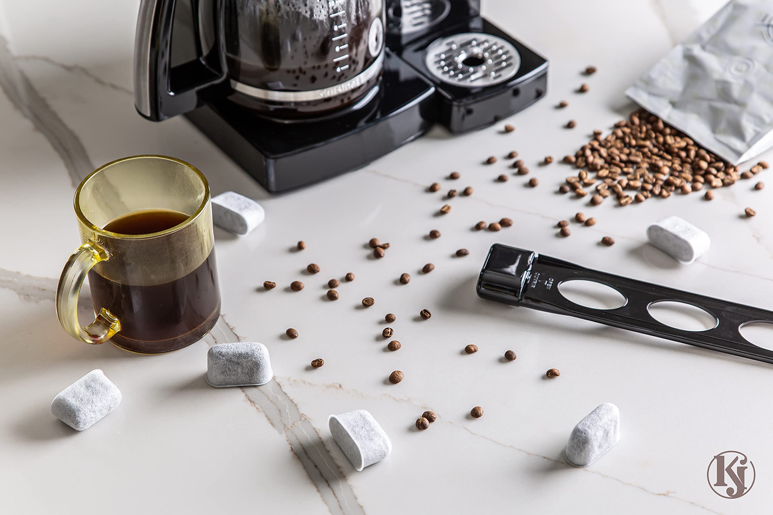 Filtros para cafetera Cuisinart y Braun BrewSense, diseño compatible y práctico.