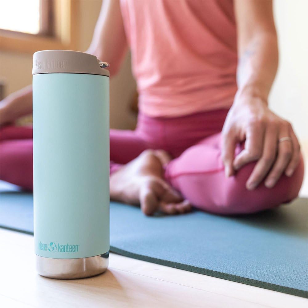 Klean Kanteen TKWide Café Cap: diseño compacto para llevar sin esfuerzo.