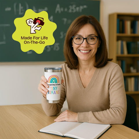 KLUBI Daycare Tumbler 20 onzas, vista lateral, ideal para llevar en clase.