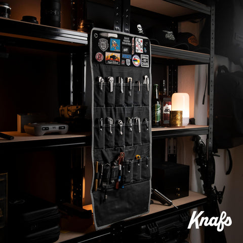 Knafs Burrito Grande interior rígido y correas elásticas sostienen utensilios.