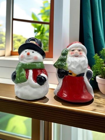 KNBG juego de dos piezas, salero y pimentero en cerámica de diseño navideño.
