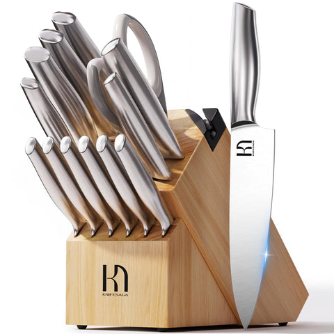 Conjunto Knifesaga de 14 piezas en bloque de madera para organización y estilo profesional en cocina.