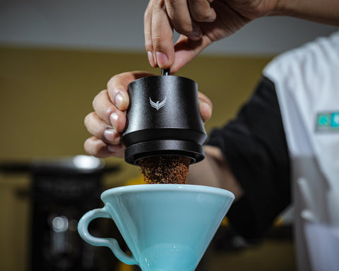 KNODOS interior liso para distribución homogénea del café.