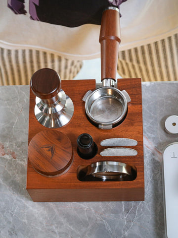 KNODOS dispensador RDT espresso en madera de rosa para rociado rápido.