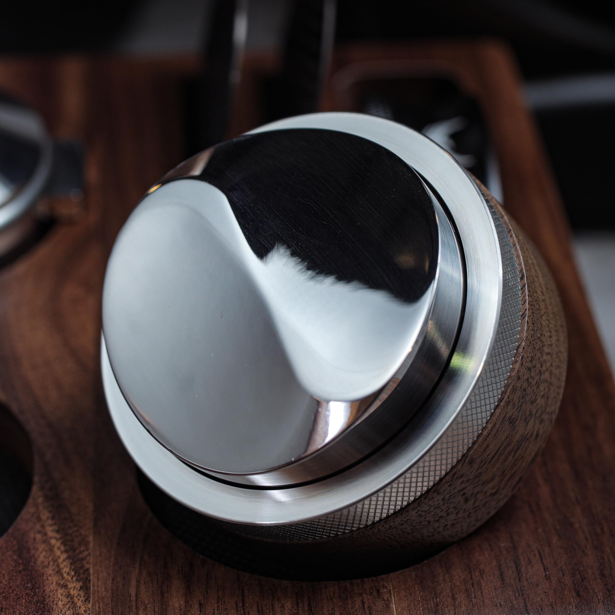 Knodos distribuidor espresso base 58-35mm, acero inoxidable para durabilidad.