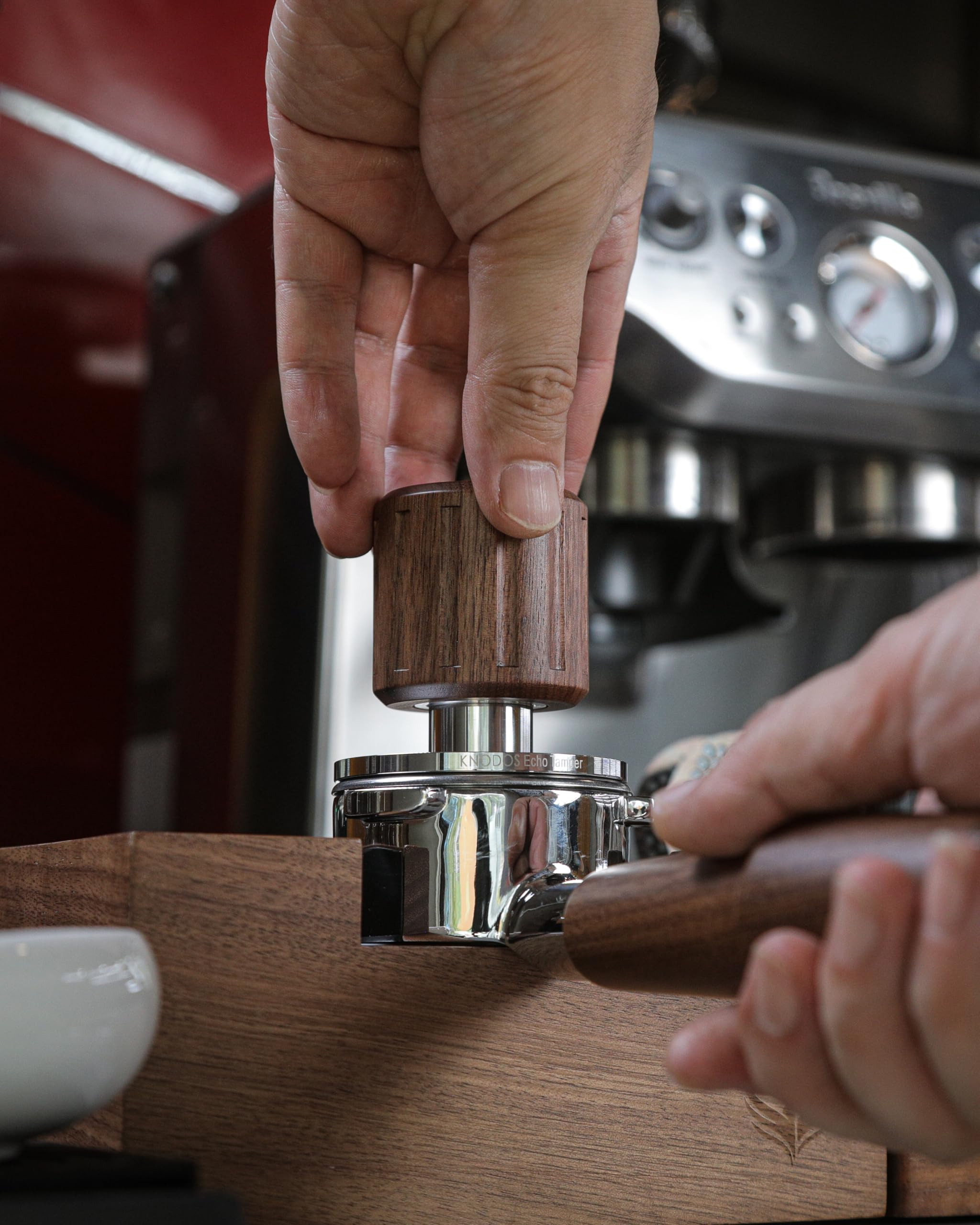 KNODOS Echo Tamper con clic de 30lb para presión constante y retroalimentación