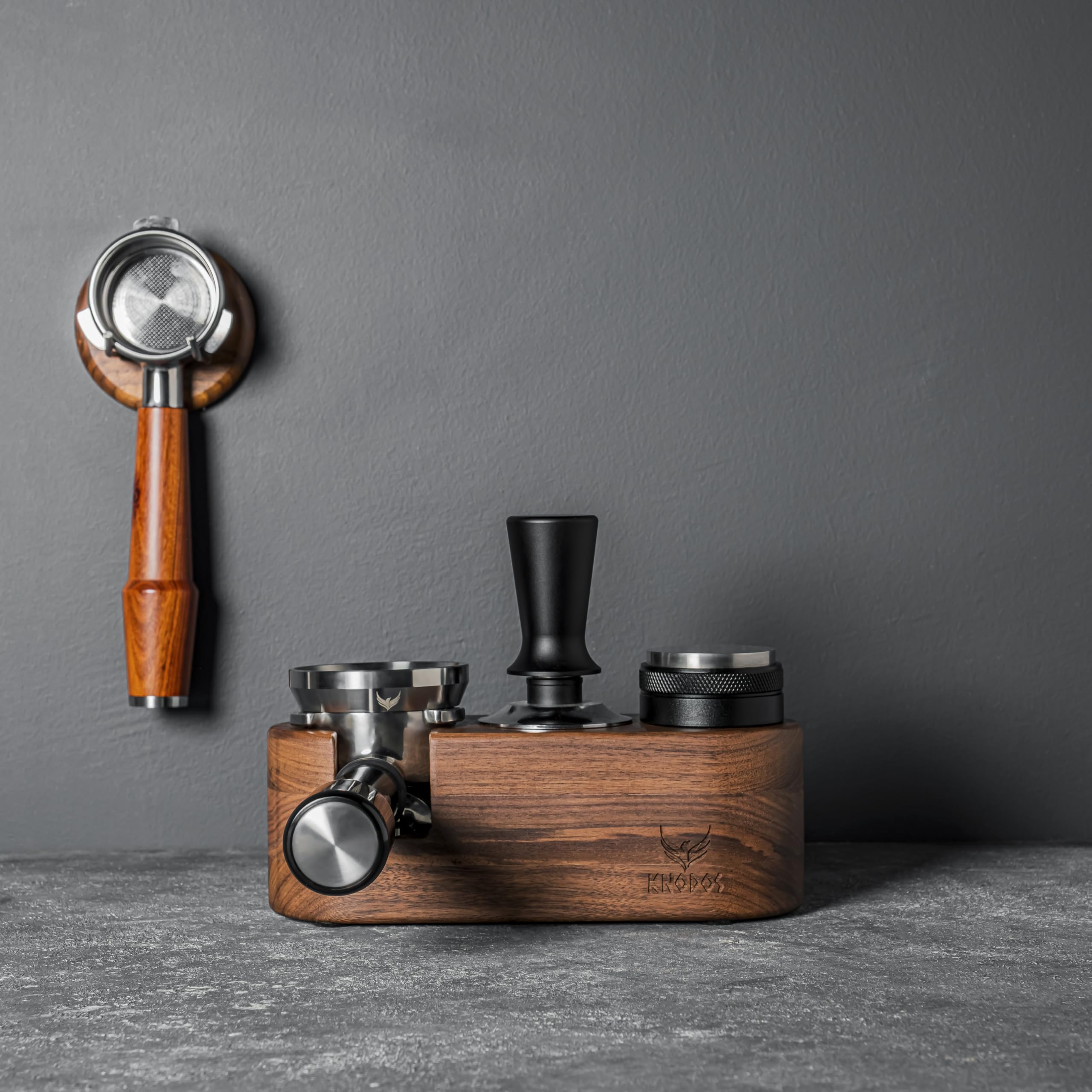 KNODOS organizador espresso en madera palo rosa, herramientas al alcance durante la sesión