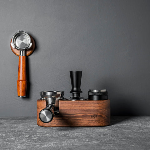 KNODOS organizador espresso en madera palo rosa, herramientas al alcance durante la sesión