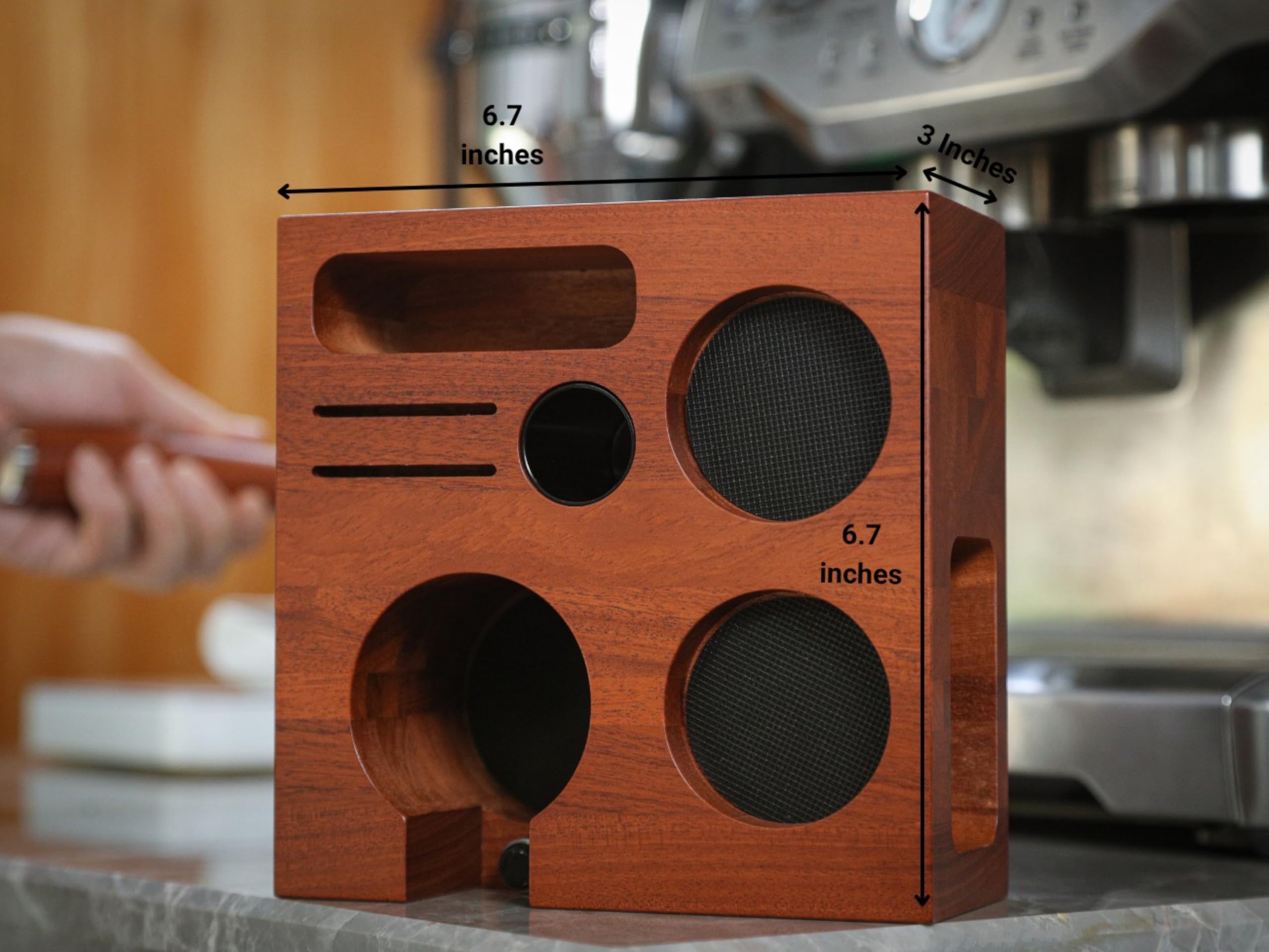 KNODOS portafiltro-organizador espresso en madera de rosa para flujo de trabajo ordenado.
