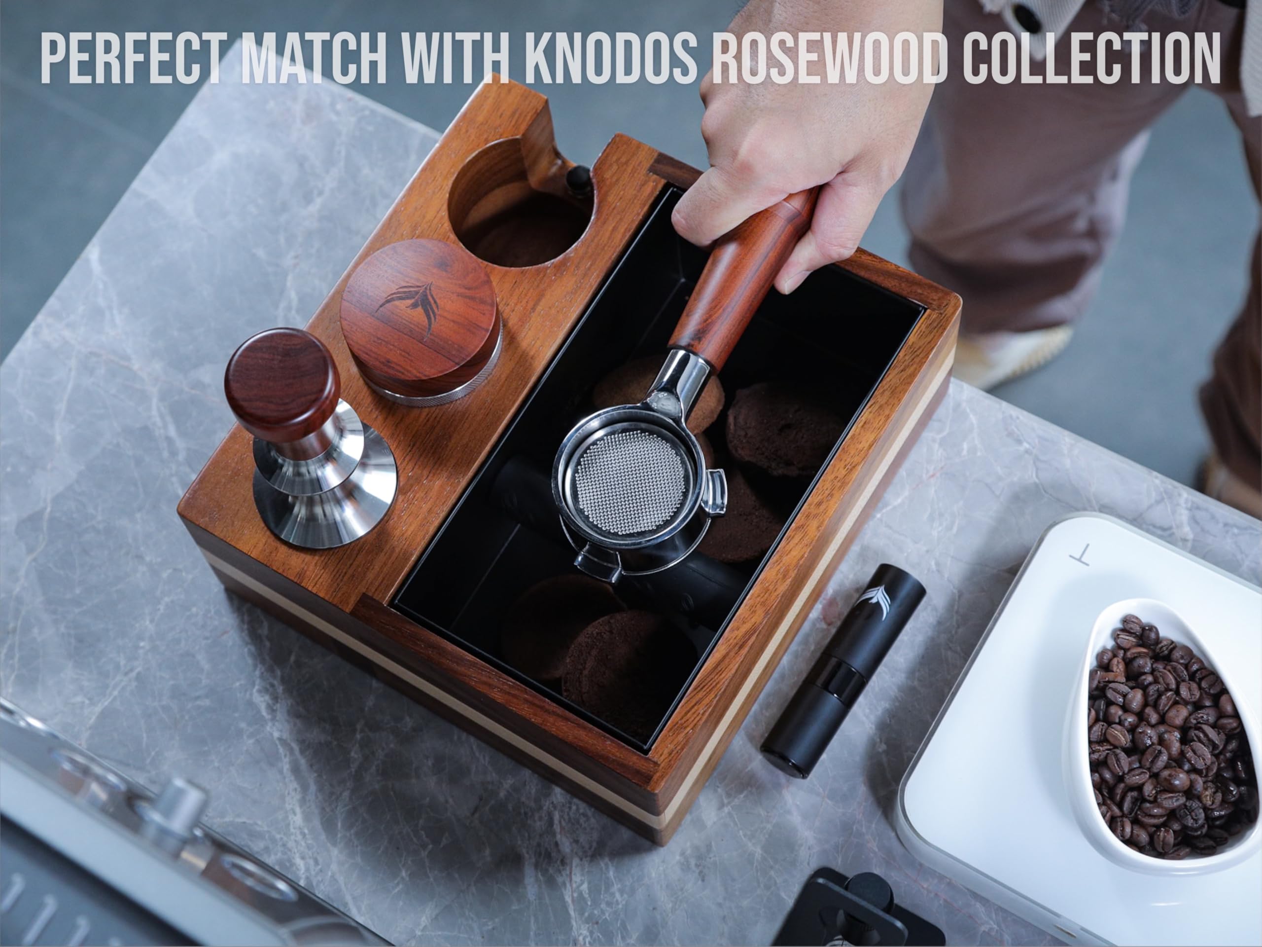 KNODOS tamper facilita cama de café uniforme y extracción estable.