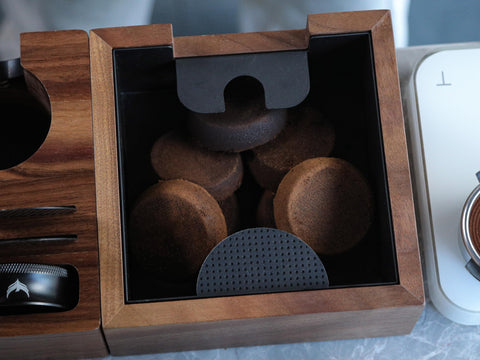 KNODOS uso-domestico-barista-knockbox, perfecto para aficionados que buscan orden y estilo.
