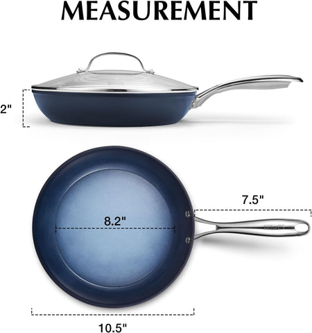 Escena de cocina con sartén gradiente azul KOCH SYSTEME CS en acción.